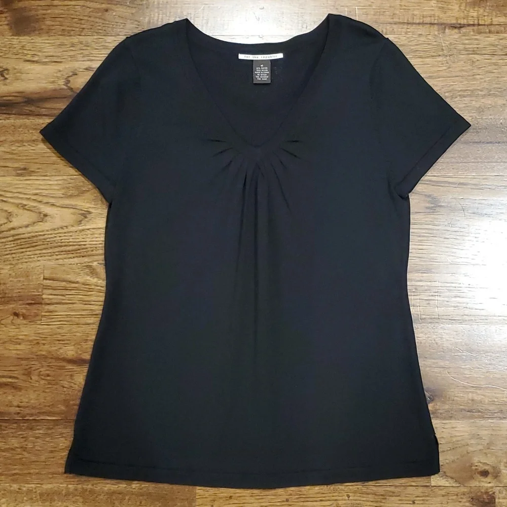 Womens For the Republic black pleated v neck sweater size M
